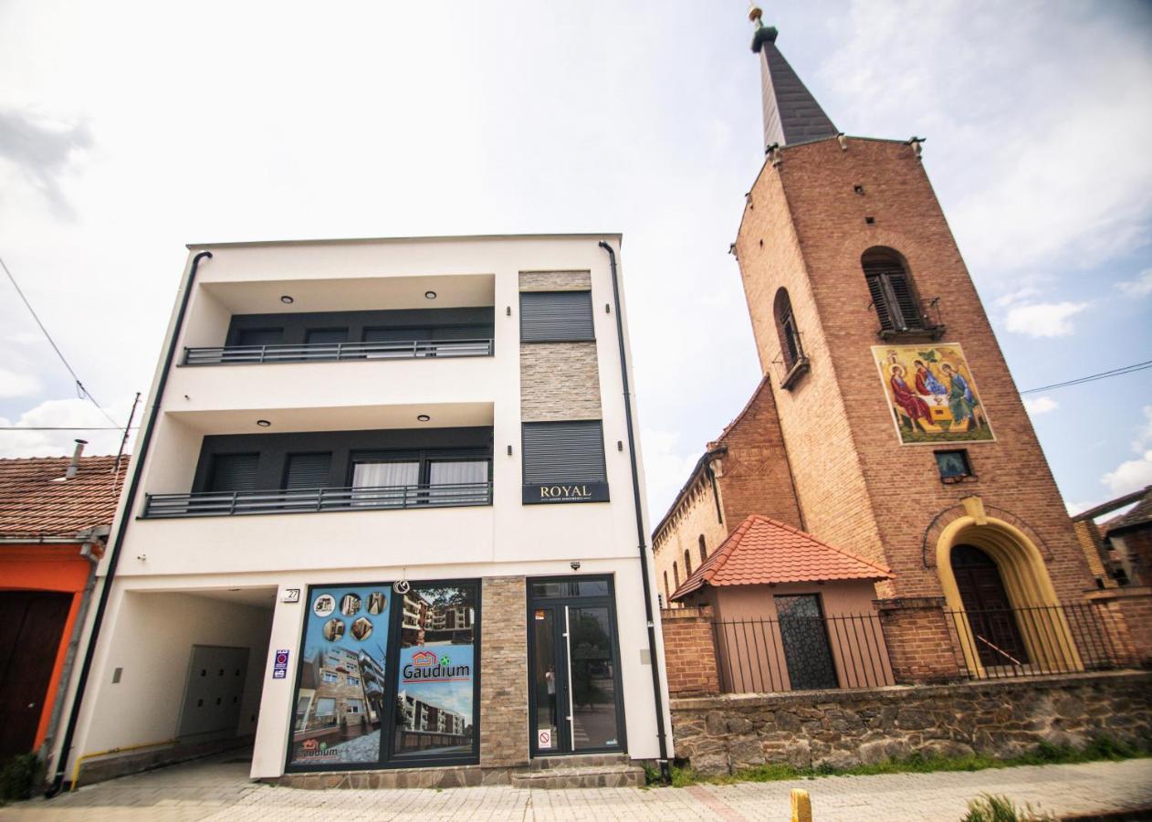 Royal Luxury Apartment Vrsac Eksteriør billede